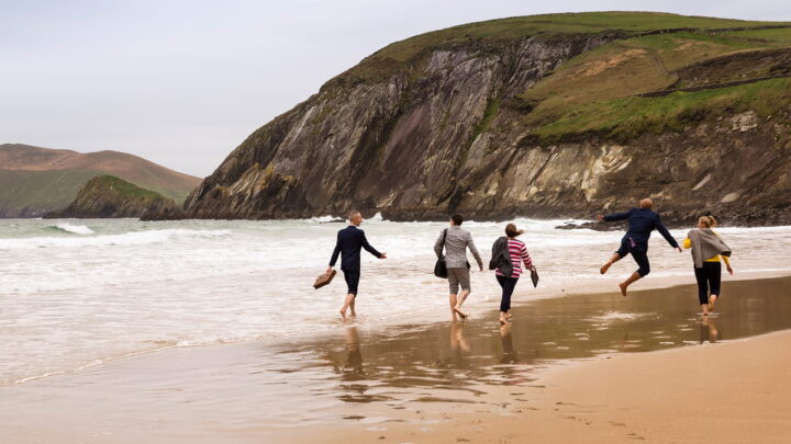group-walking-along-the-beach