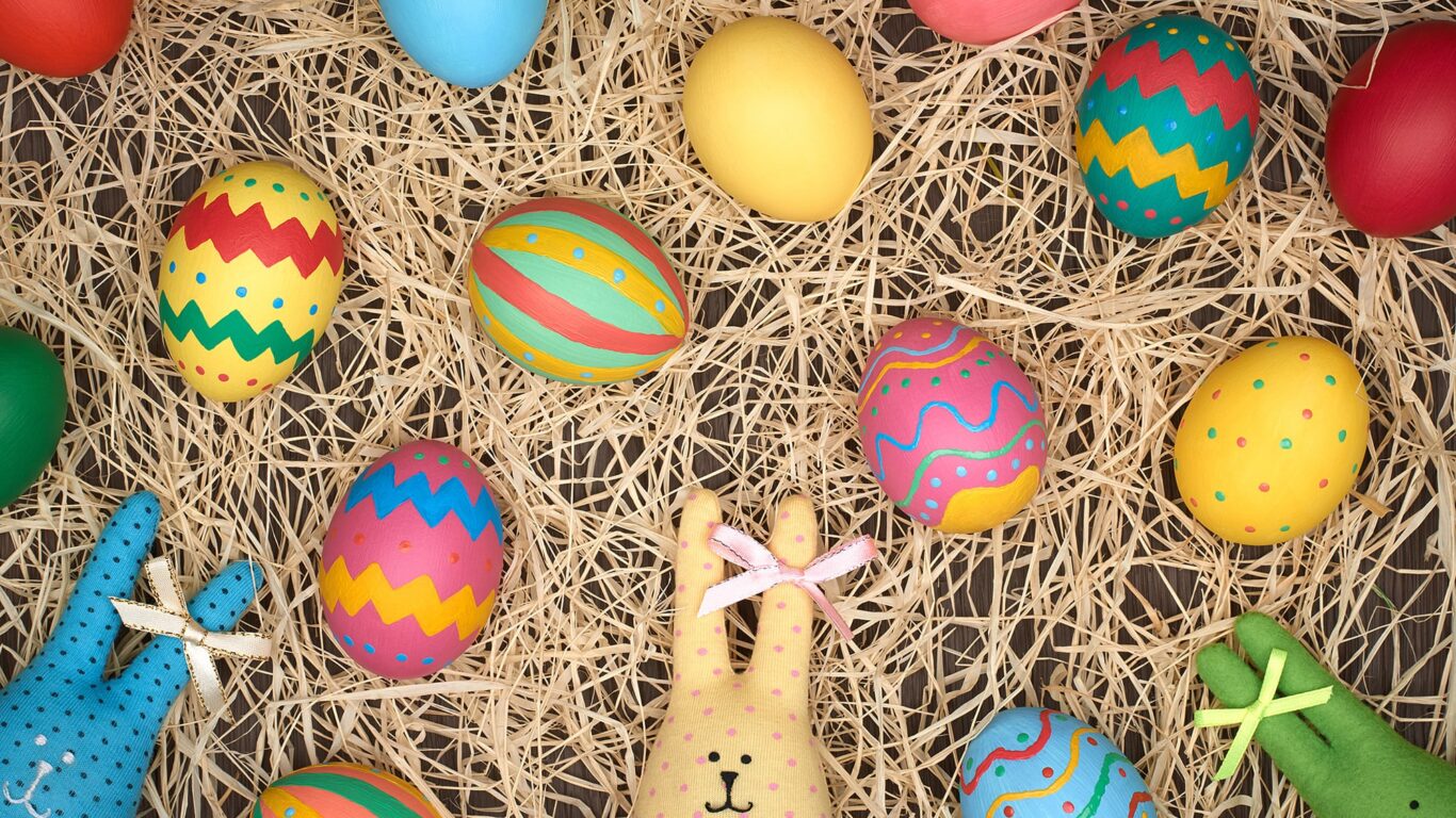 easter-eggs-hay-min