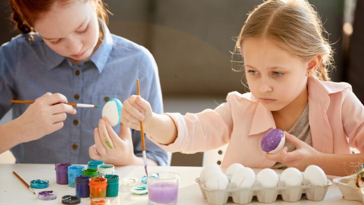girls-painting-easter-eggs-min